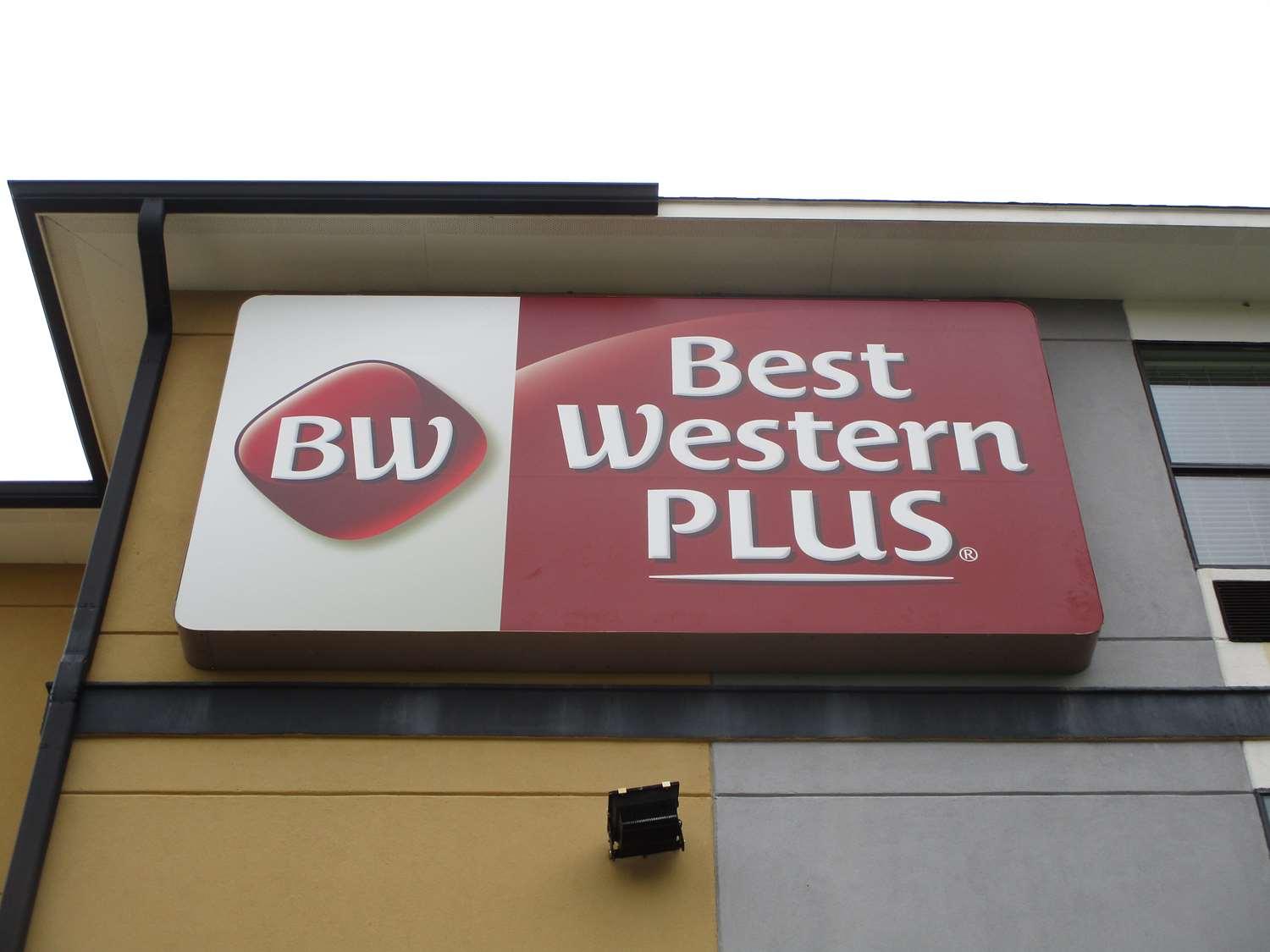 Best Western Plus Regency Park Walker Exterior foto
